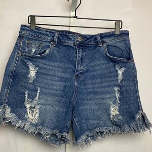 💙5./$15 Almost Famous Womenʻs Raw Hem Distressed Jean Shorts Size 13